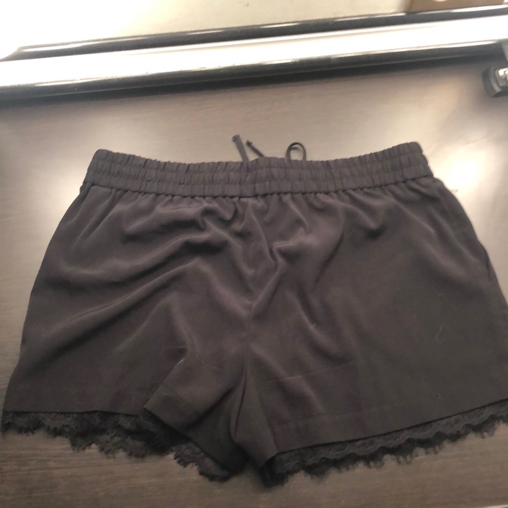 Express Shorts - Picture 2 of 3